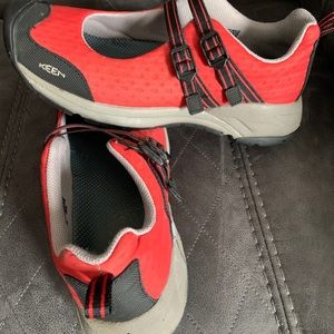 KEEN size 10